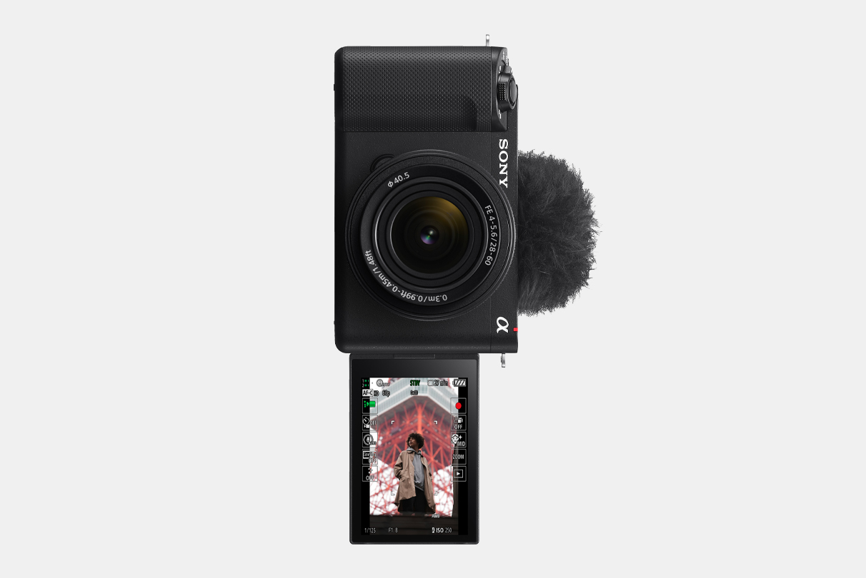 Slika fotoaparata ZV-E1 s LCD zaslonom okrenutim prema naprijed sa slikom čovjeka prikazanog uz okomiti prikaz informacija.